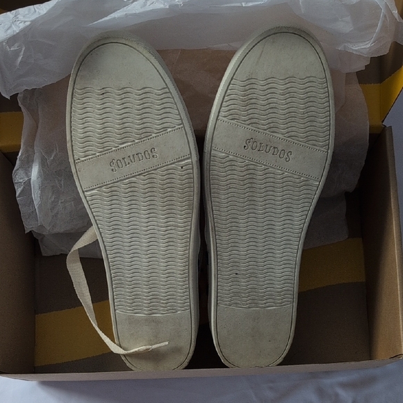 Colorful Embroidered Women's Sneakers - Picture 7 of 9